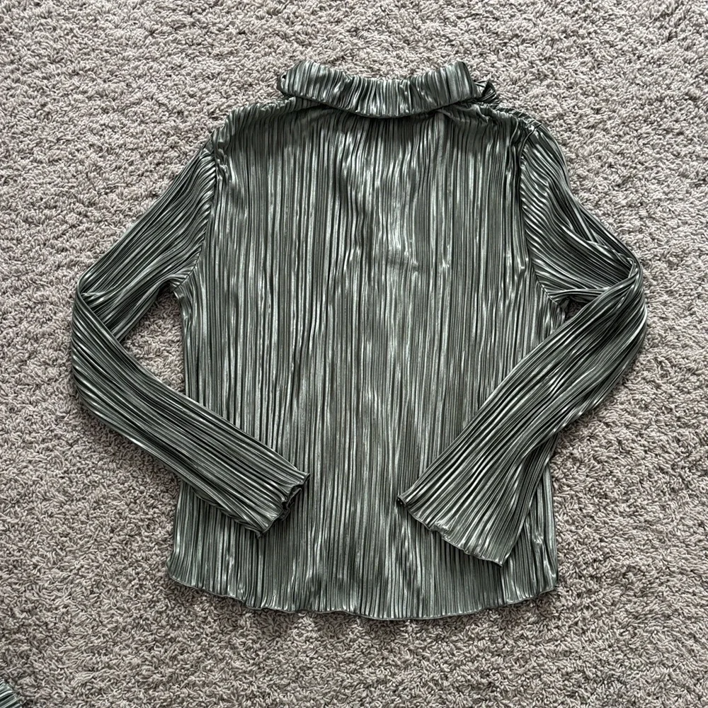 SHEIN Metallic Olive Green pleated shirt and shorts matching set